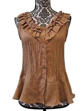 Hayley matthews Sleeveless Ruffle Button-Front Blouse in tan Size M Juniors